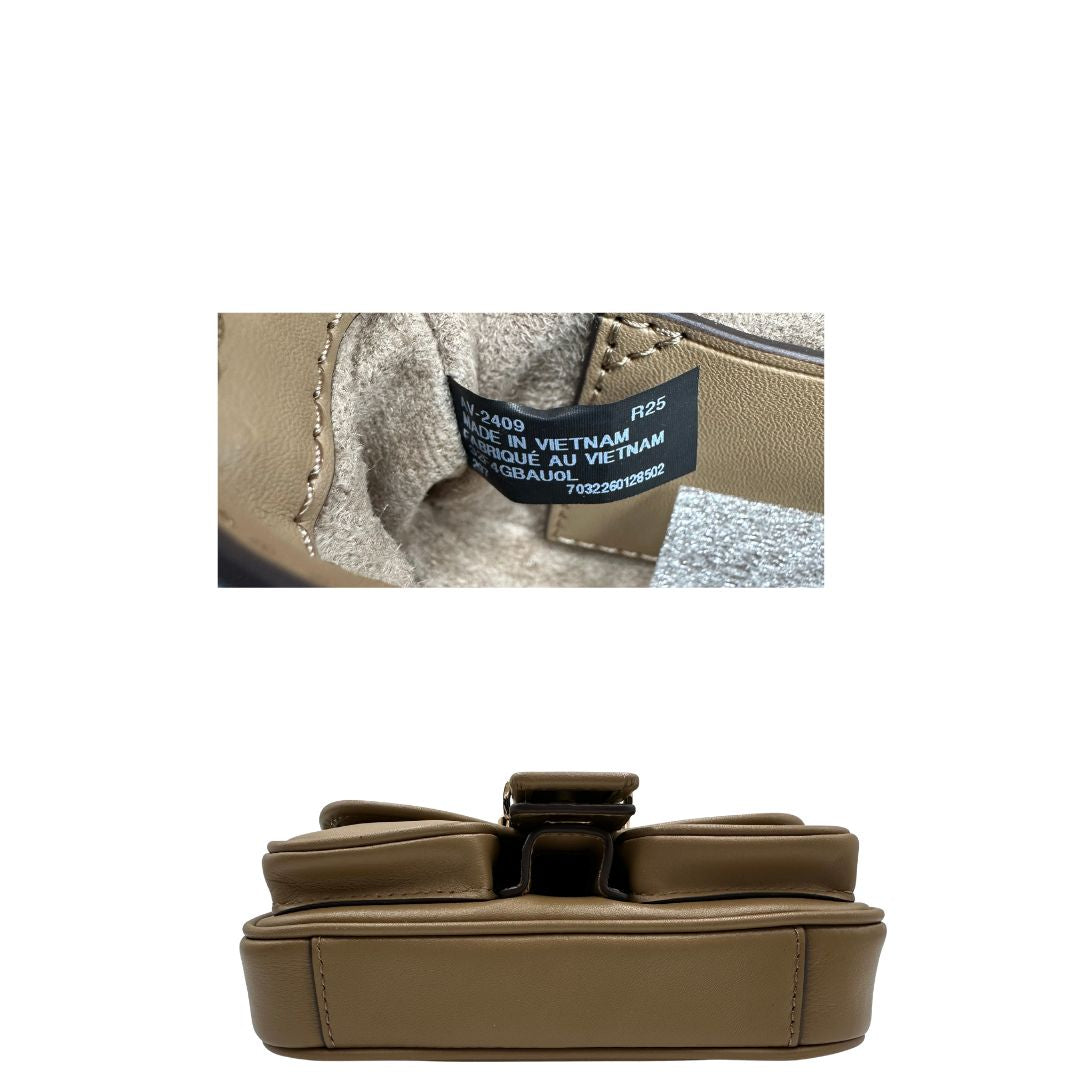 base  Borsa MK in pelle nocciola e hardware dorato, di lusso, eccellenti condizioni, usata. 