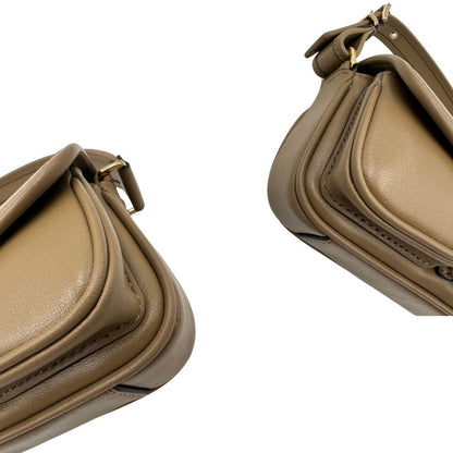 angoli  Borsa MK in pelle nocciola e hardware dorato, di lusso, eccellenti condizioni, usata. 