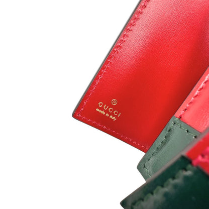 Portafoglio Gucci x Balenciaga The Hacker Project in pelle verde e rossa con hardware oro anticato. Originale, usato, di lusso, in condizioni eccellenti.
