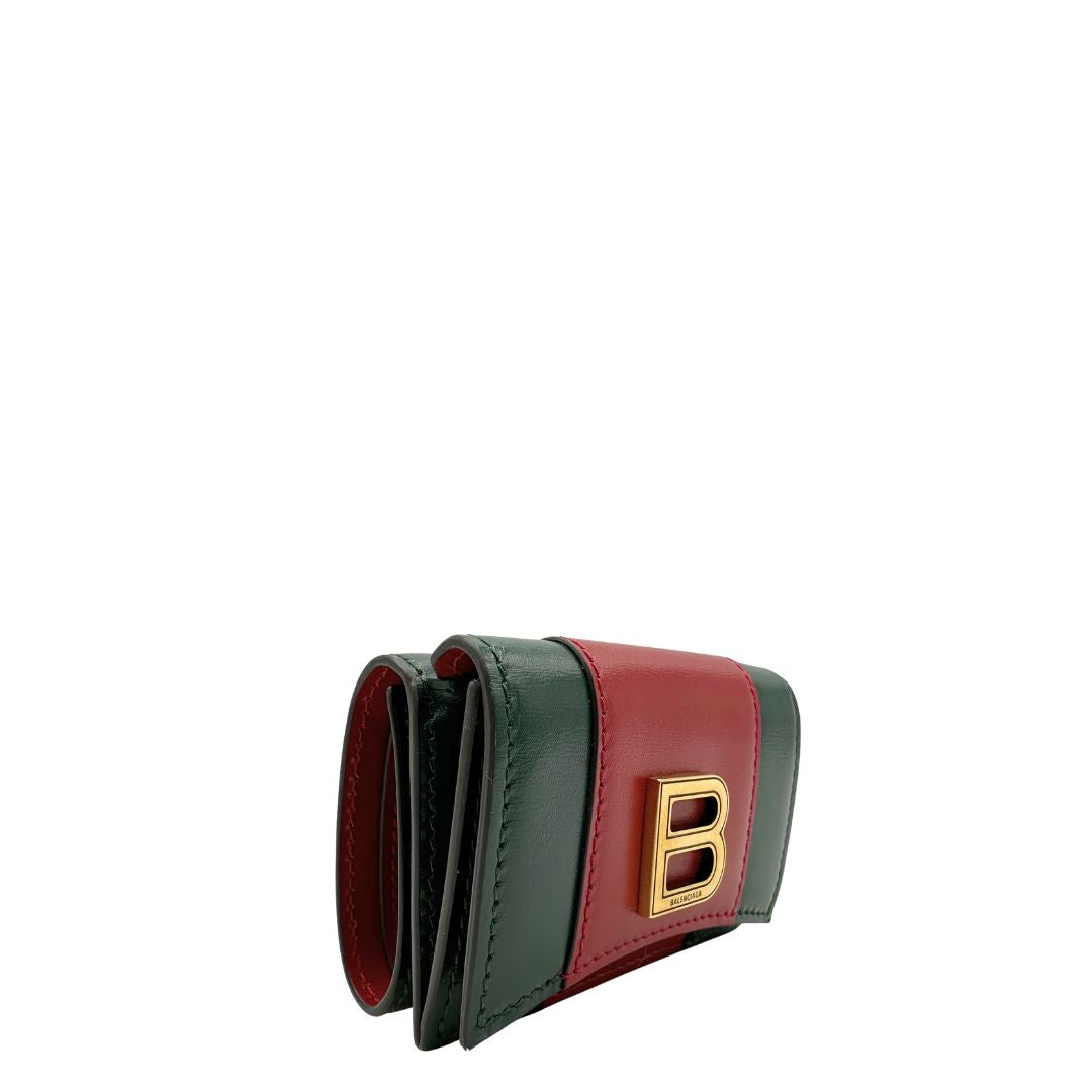 Lato destro, Portafoglio Gucci x Balenciaga The Hacker Project in pelle verde e rossa con hardware oro anticato. Originale, usato, di lusso, in condizioni eccellenti.