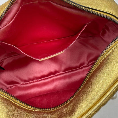 interno Camera Bag Gucci Marmont in pelle dorata impreziosita da perline, di lusso, originale, ottime condizioni, usata. 