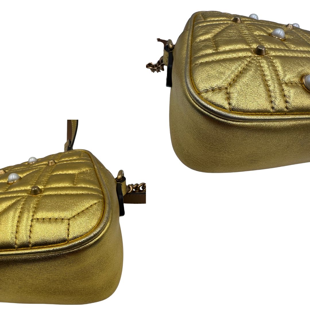 angoli Camera Bag Gucci Marmont in pelle dorata impreziosita da perline, di lusso, originale, ottime condizioni, usata.