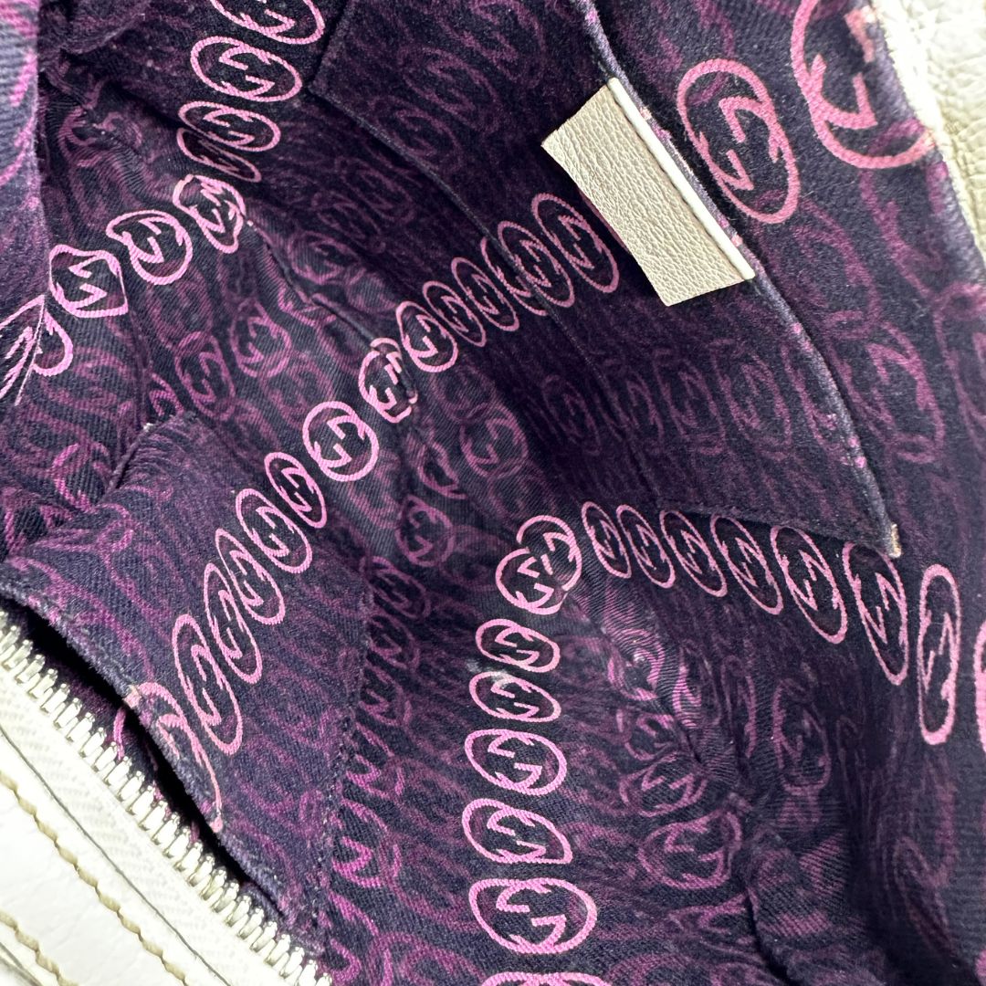 interno Mini Hobo Gucci in pelle impreziosita da fiocco Web blu e rosso, di lusso, originale, ottime condizioni, usata. 