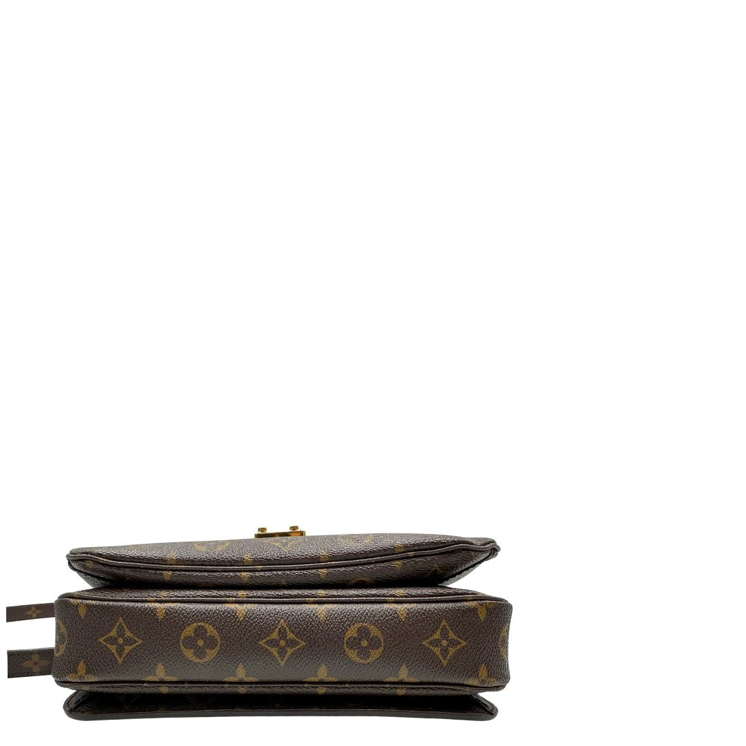 Base, Borsa LV in canvas monogrammato marrone e hardware dorato, indossabile a tracolla o a mano. Originale, usata, di lusso, in ottime condizioni.