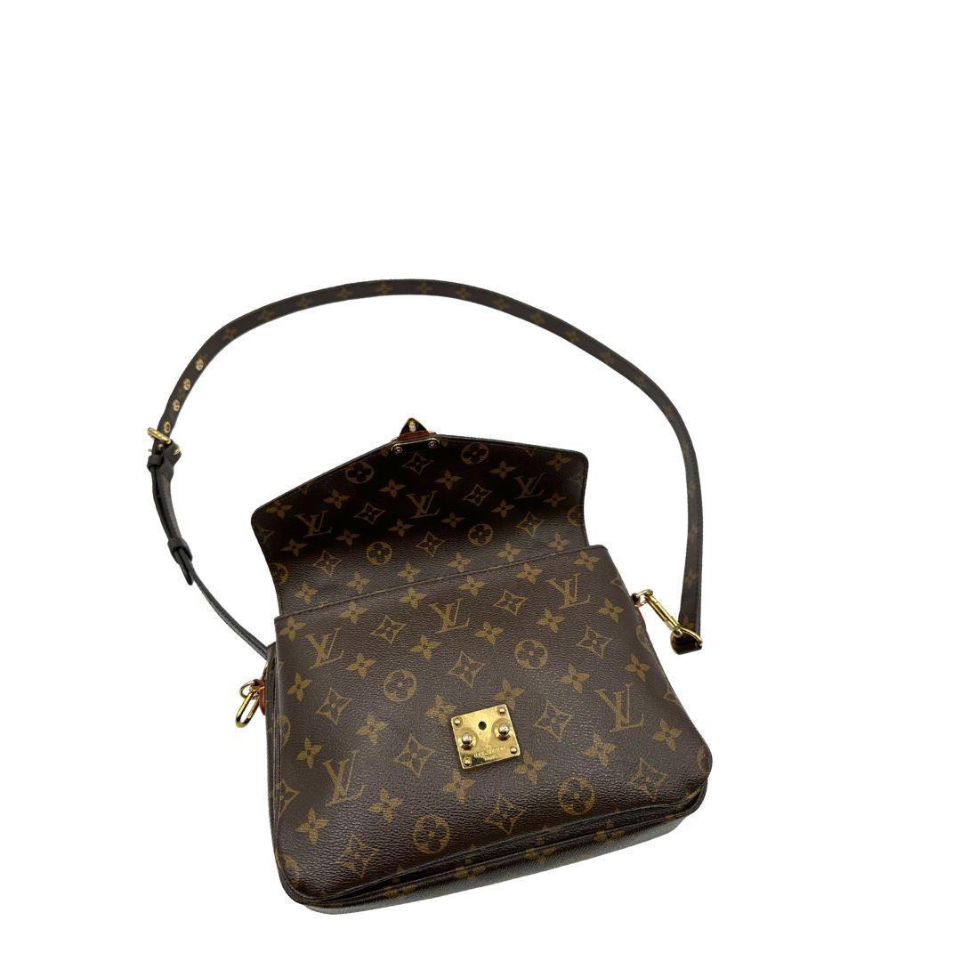 Borsa LV in canvas monogrammato marrone e hardware dorato, indossabile a tracolla o a mano. Originale, usata, di lusso, in ottime condizioni.