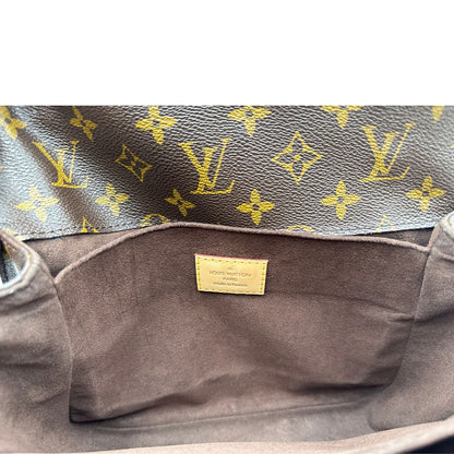 Interno, Borsa LV in canvas monogrammato marrone e hardware dorato, indossabile a tracolla o a mano. Originale, usata, di lusso, in ottime condizioni.