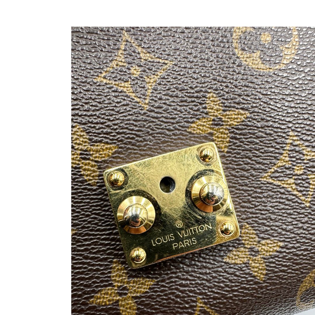 Chiusura, Borsa LV in canvas monogrammato marrone e hardware dorato, indossabile a tracolla o a mano. Originale, usata, di lusso, in ottime condizioni.