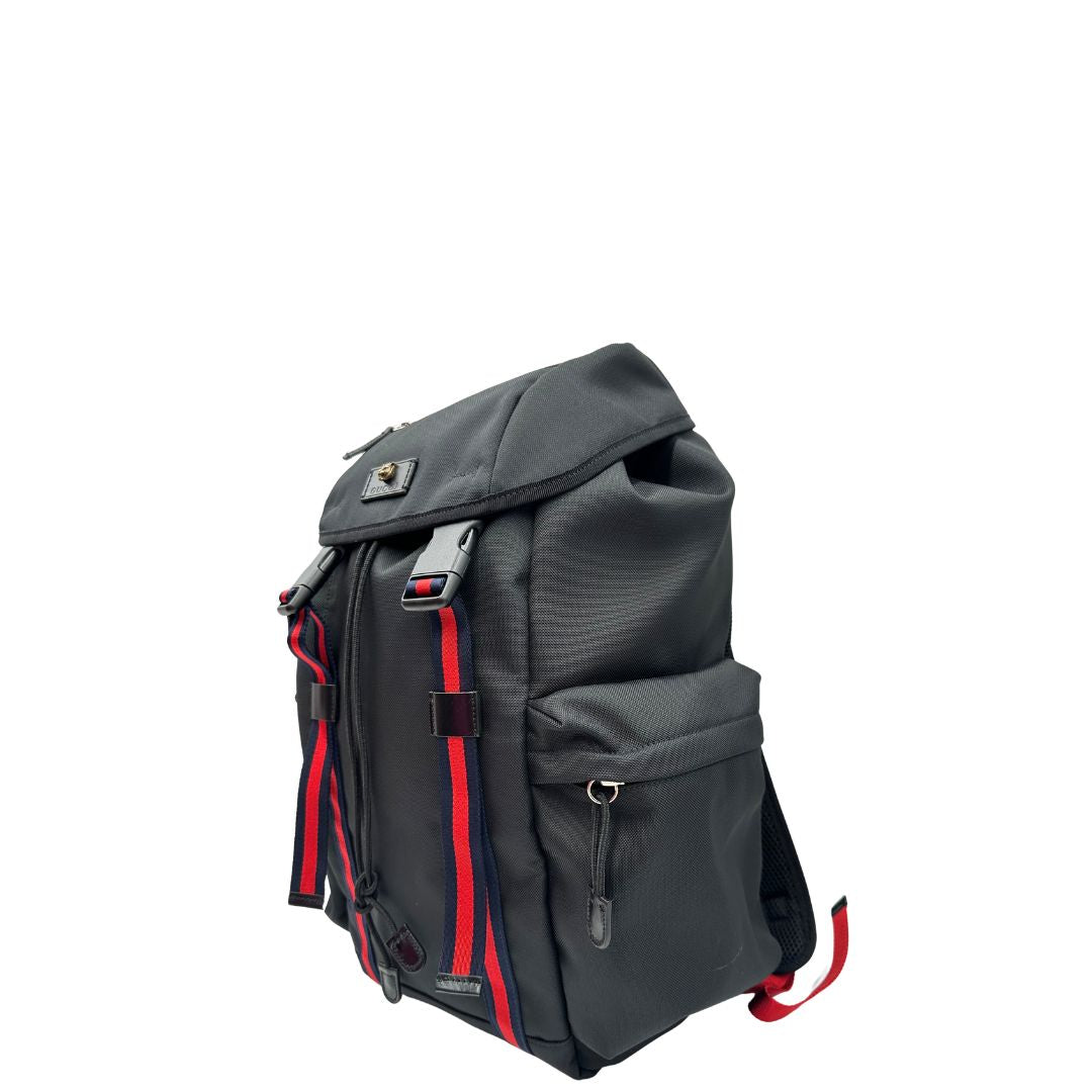 Laterale destro di uno zaino Gucci in tessuto nero e bretelle Web blu e rosso, usato, originale, second hand, in condizioni eccellenti.