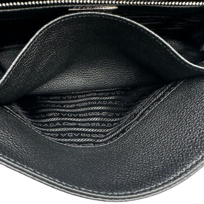 interno della cartella Prada in pelle martellata nera, di lusso, originale, eccellenti condizioni, usata. 