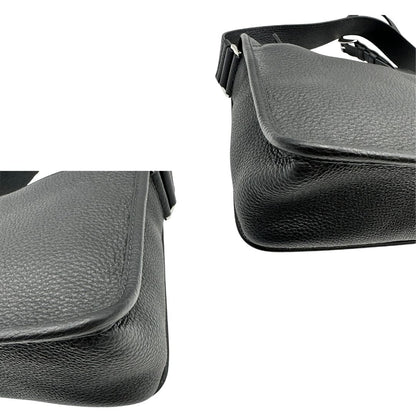 angoli cartella Prada in pelle martellata nera, di lusso, originale, eccellenti condizioni, usata. 