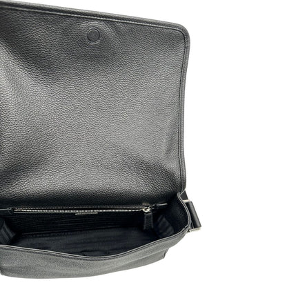 interno della cartella Prada in pelle martellata nera, di lusso, originale, eccellenti condizioni, usata. 