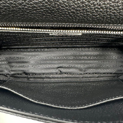 interno della cartella Prada in pelle martellata nera, di lusso, originale, eccellenti condizioni, usata. 