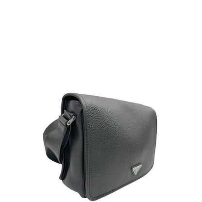 lato della cartella Prada in pelle martellata nera, di lusso, originale, eccellenti condizioni, usata.