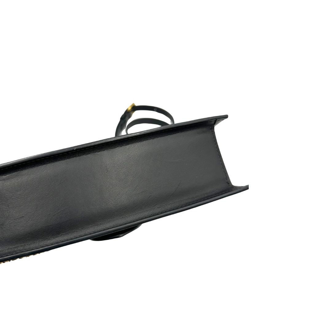 base Borsa Jacquemus nella versione Le Grand Bambino in pelle nera, di lusso, originale, ottime condizioni, usata- 