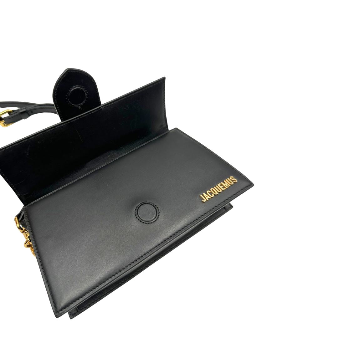 chiusura Borsa Jacquemus nella versione Le Grand Bambino in pelle nera, di lusso, originale, ottime condizioni, usata- 