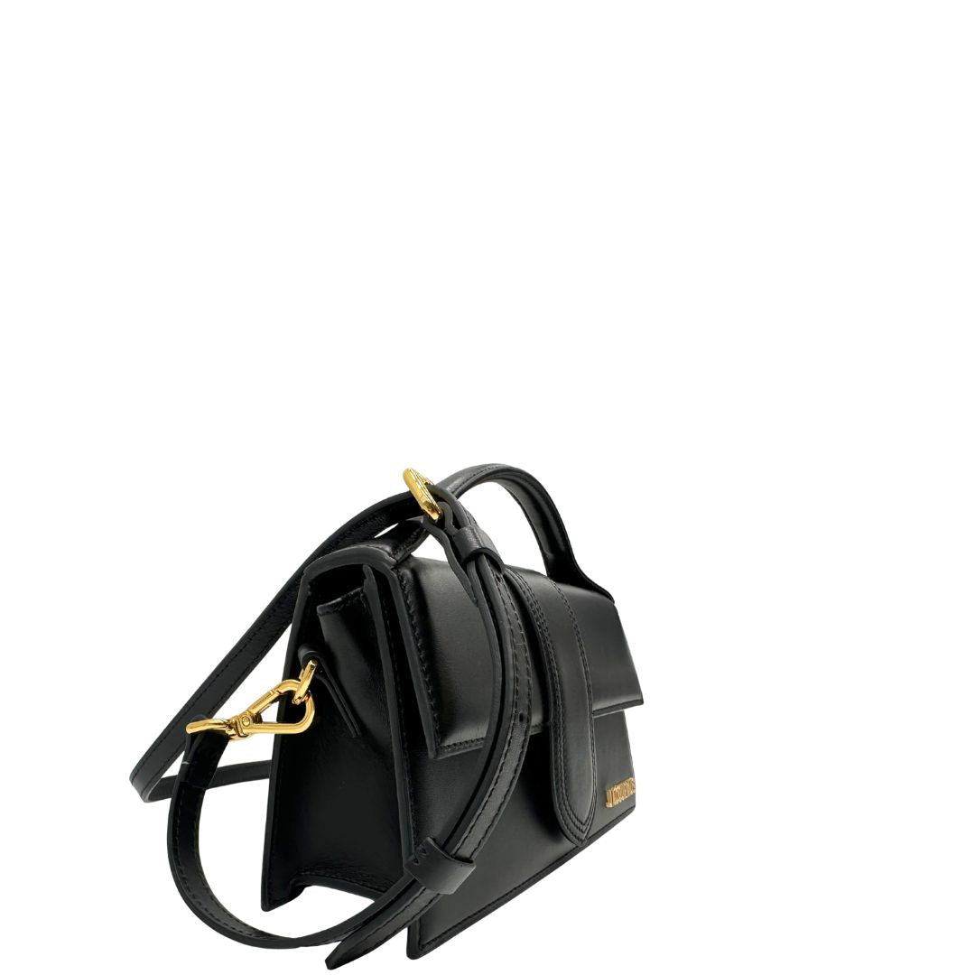 lato Borsa Jacquemus nella versione Le Grand Bambino in pelle nera, di lusso, originale, ottime condizioni, usata- 