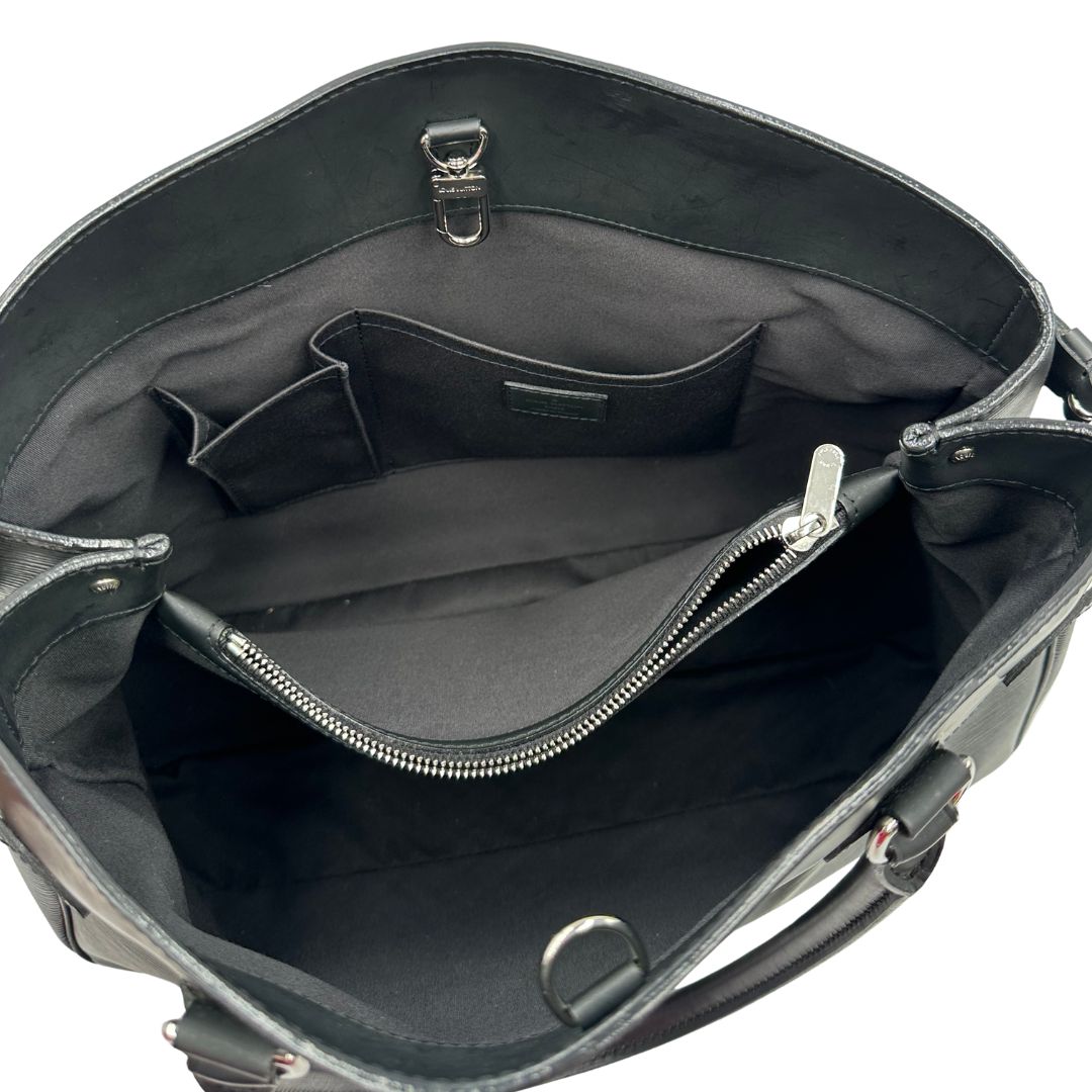 interno Borsa Passy LV in pelle epi nera, di lusso, originale, ottime condizioni, usata. 