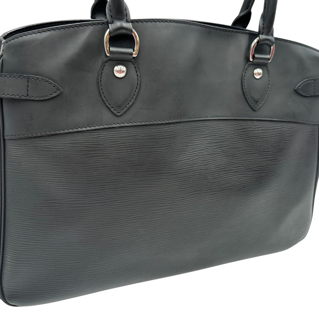 retro Borsa Passy LV in pelle epi nera, di lusso, originale, ottime condizioni, usata. 