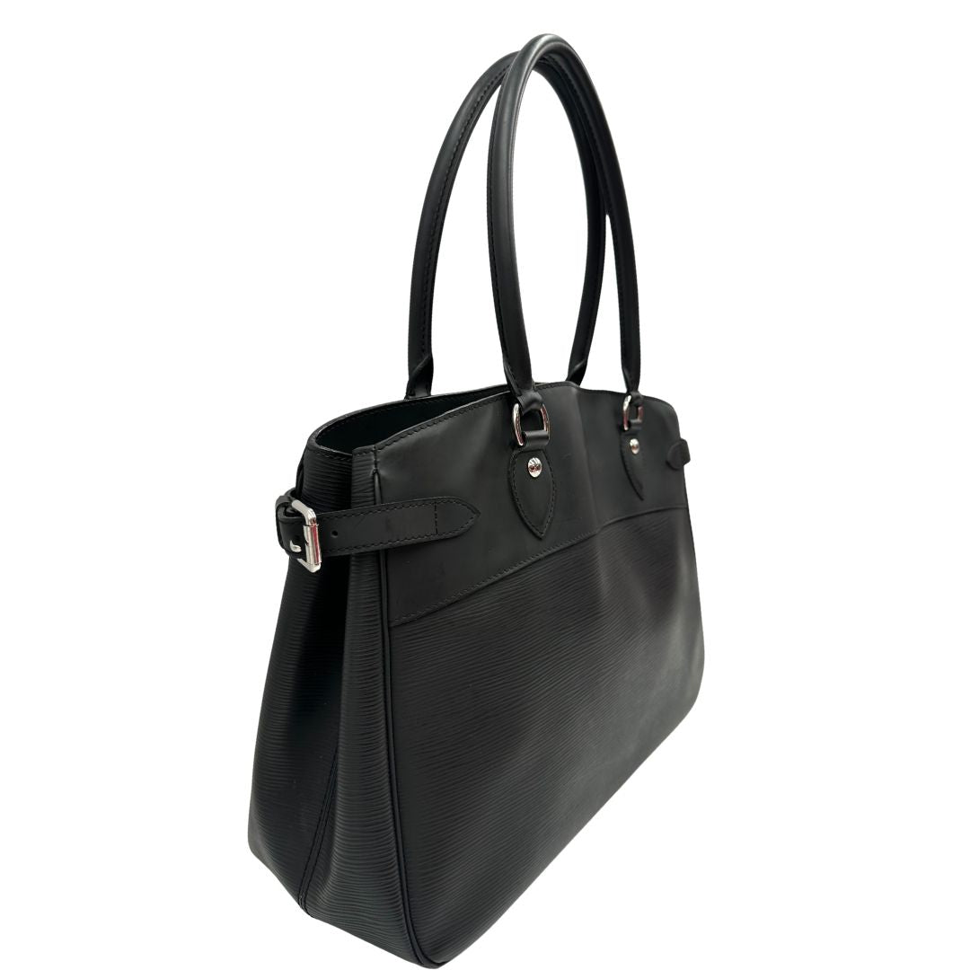 lato Borsa Passy LV in pelle epi nera, di lusso, originale, ottime condizioni, usata. 