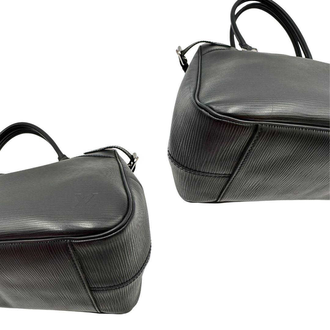angoli Borsa Passy LV in pelle epi nera, di lusso, originale, ottime condizioni, usata. 