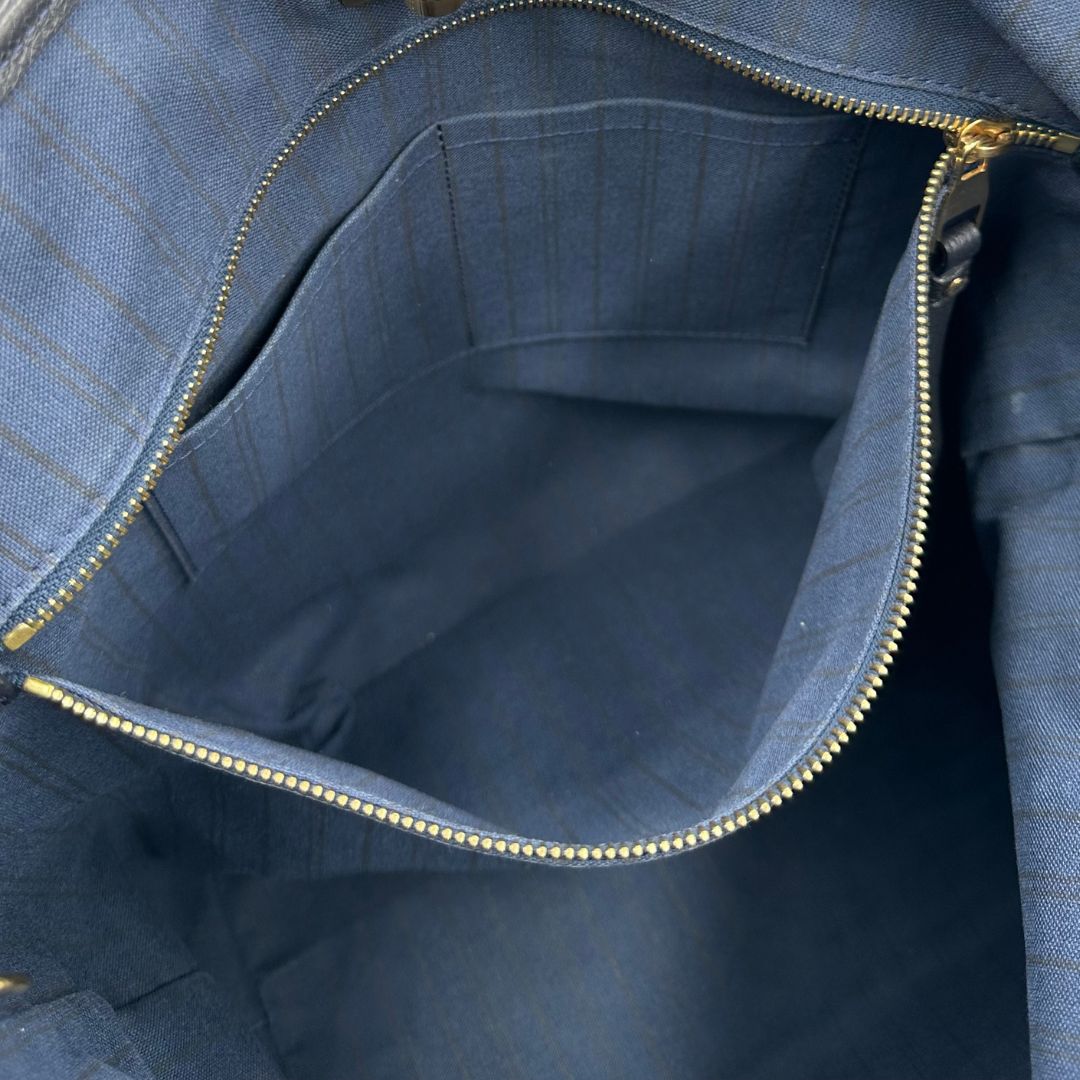 Borsa Louis Vuitton in pelle blu monogram empreinte, di lusso, originale, ottime condizioni, usata.