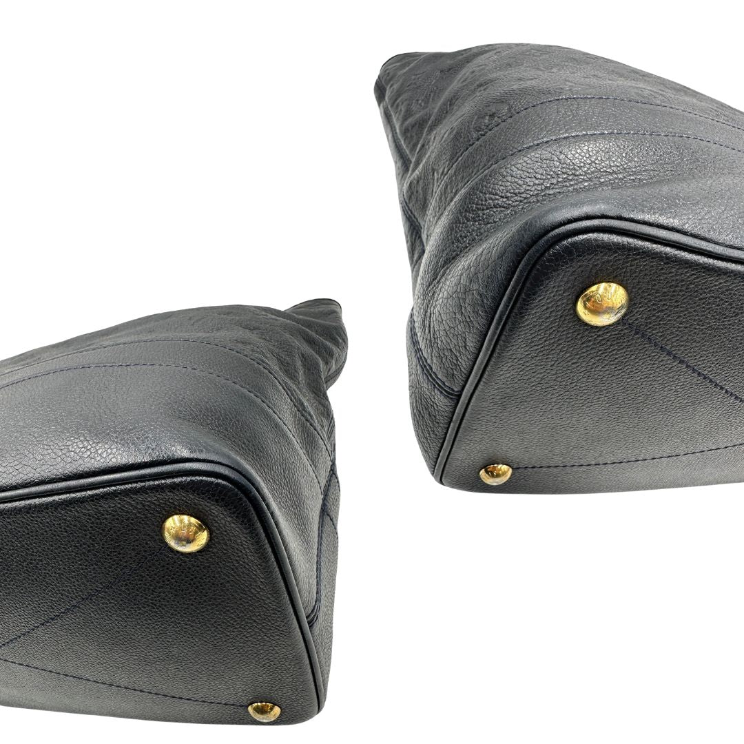 angoli Borsa Louis Vuitton in pelle blu monogram empreinte, di lusso, originale, ottime condizioni, usata. 