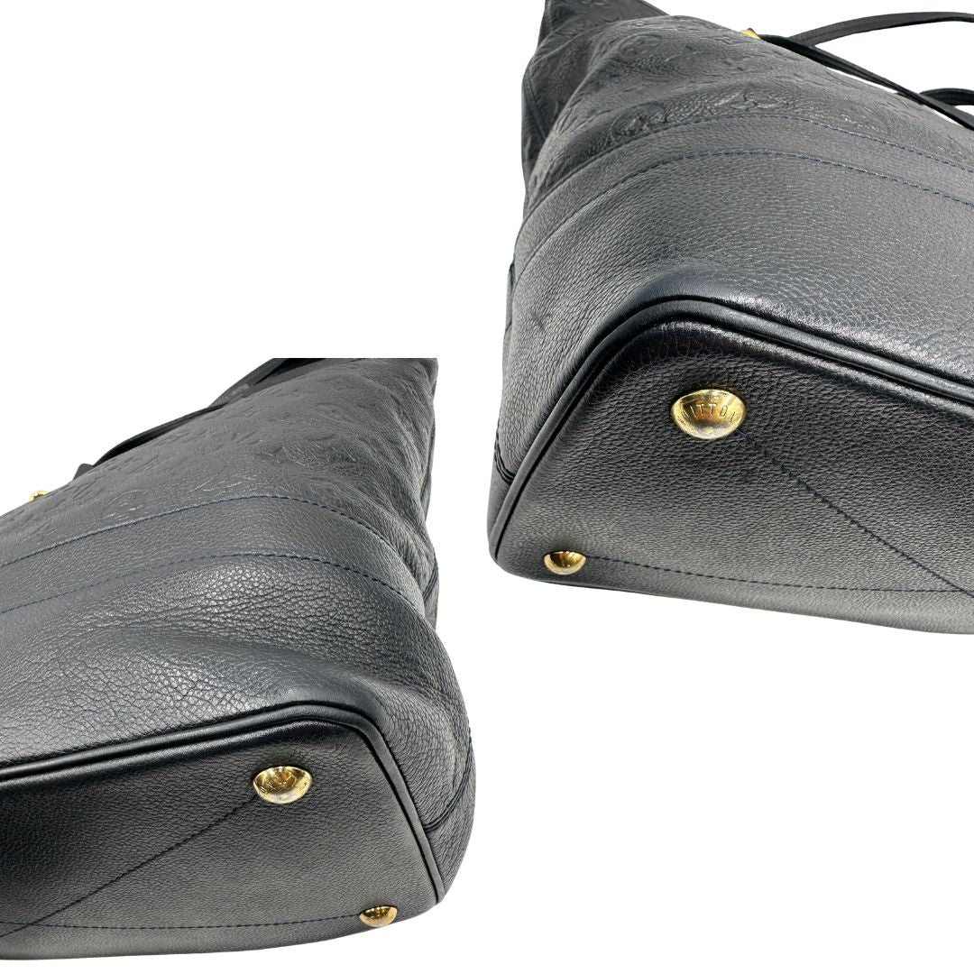 angoli Borsa Louis Vuitton in pelle blu monogram empreinte, di lusso, originale, ottime condizioni, usata. 