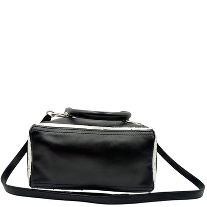base  Compatta borsa Givenchy in pelle nera con maxi logo sul front, di lusso, originale, ottime condizioni, usata. 