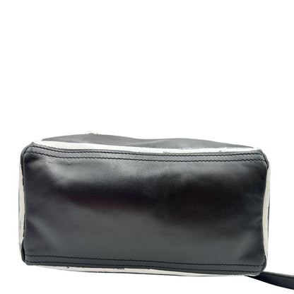 base  Compatta borsa Givenchy in pelle nera con maxi logo sul front, di lusso, originale, ottime condizioni, usata. 