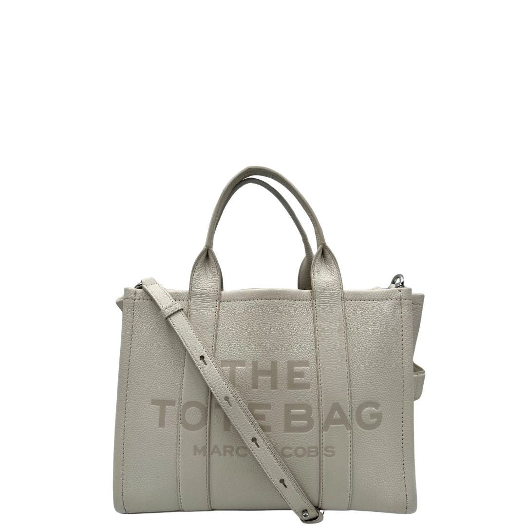 front Borsa The Tote Bag Marc Jacobs in pelle bianca nella versione media, di lusso, originale, ottime condizioni, usata. 