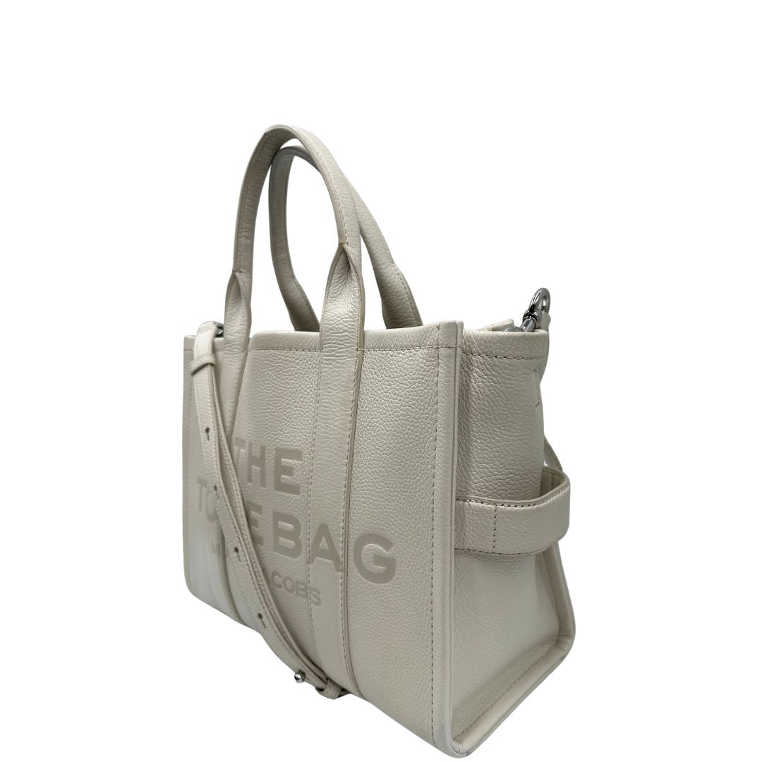 lato Borsa The Tote Bag Marc Jacobs in pelle bianca nella versione media, di lusso, originale, ottime condizioni, usata. 