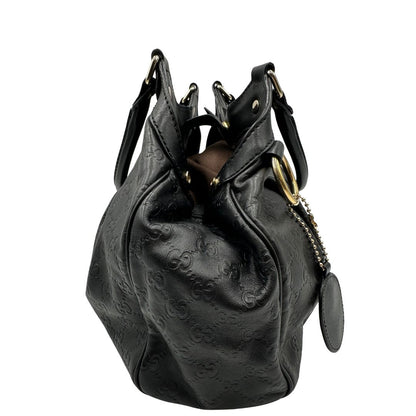 lato Borsa Gucci in pelle nera GG, munita di doppi manici, di lusso, originale, ottime condizioni, usata. 