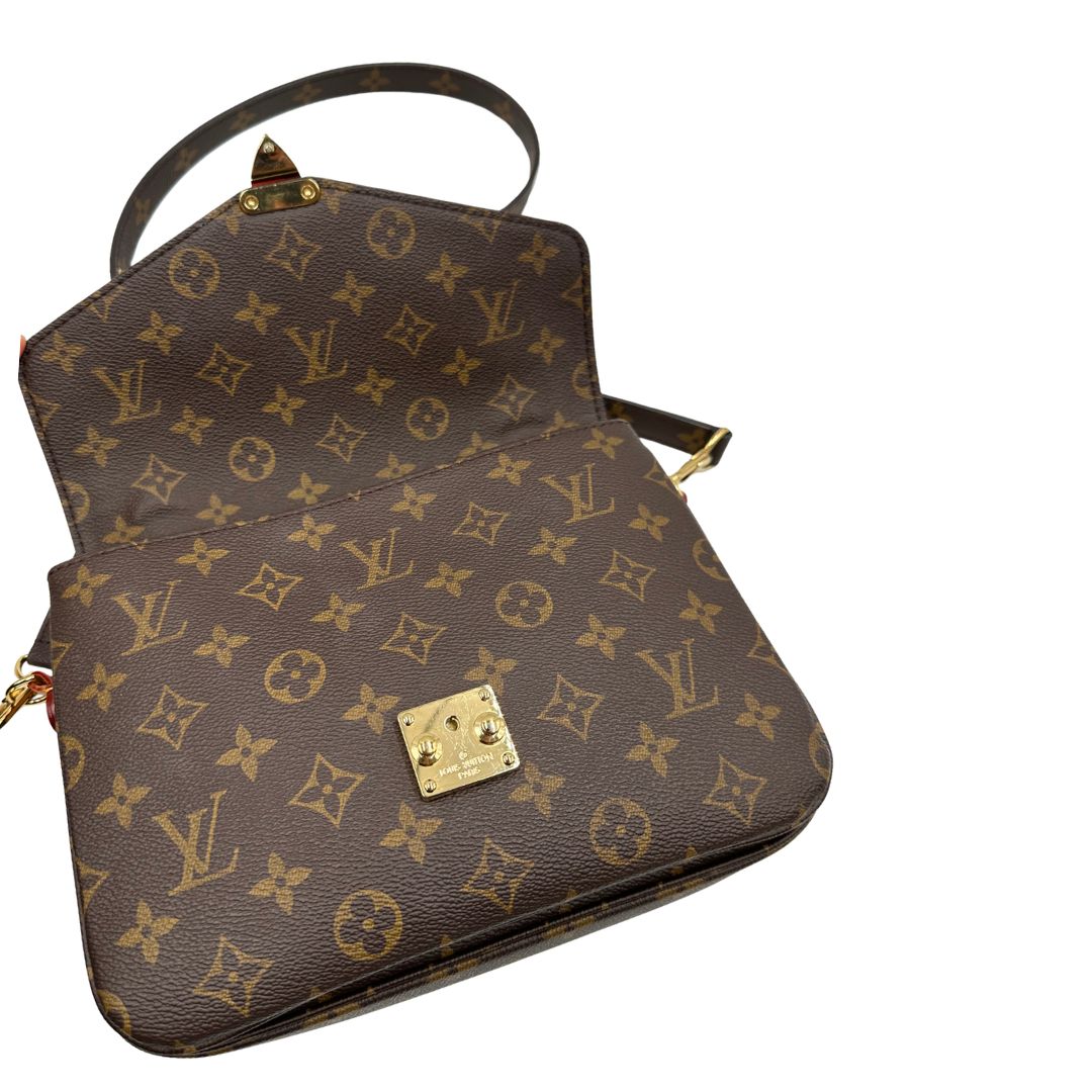 vinterno Borsa LV in canvas monogrammato marrone e hardware dorato, indossabile a tracolla o a mano, di lusso, originale, ottime condizioni, usata, originale. 