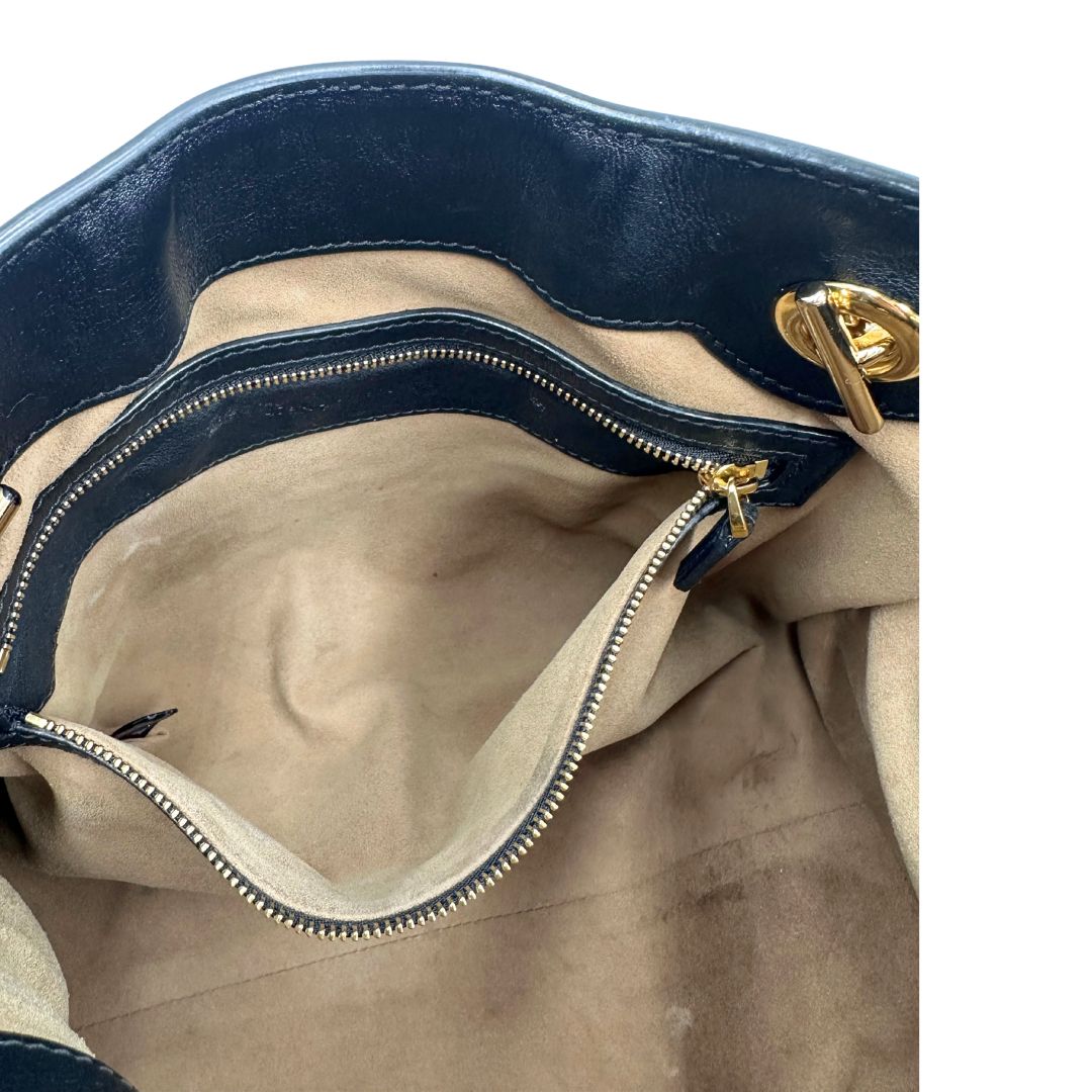 interno  Borsa Gucci Padlock con profili neri, di lusso, originale, ottime condizioni, usata. 