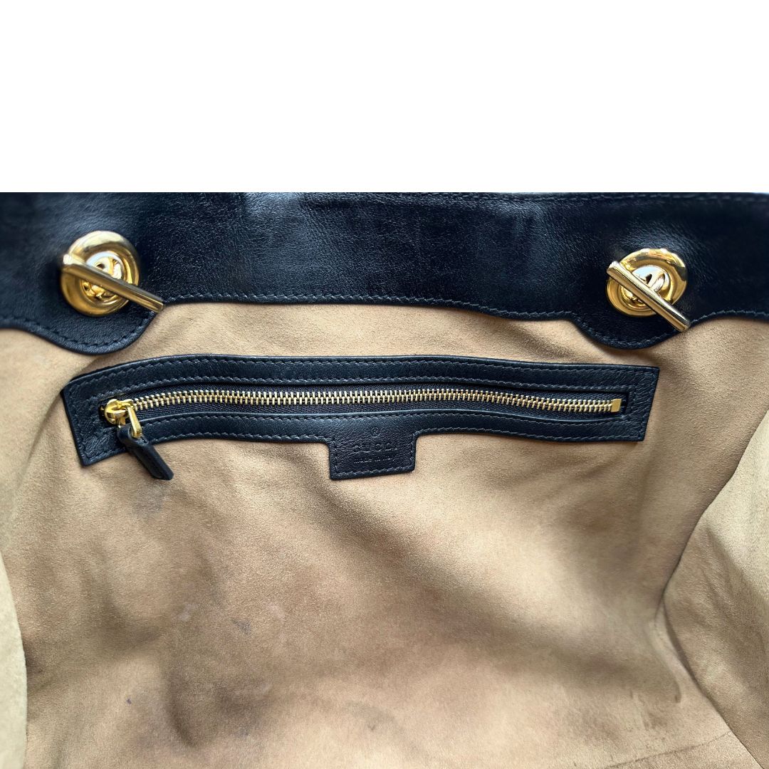 interno  Borsa Gucci Padlock con profili neri, di lusso, originale, ottime condizioni, usata. 