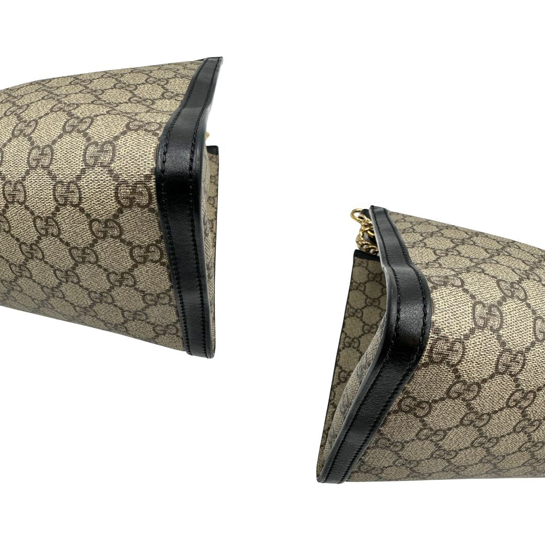 angoli  Borsa Gucci Padlock con profili neri, di lusso, originale, ottime condizioni, usata. 