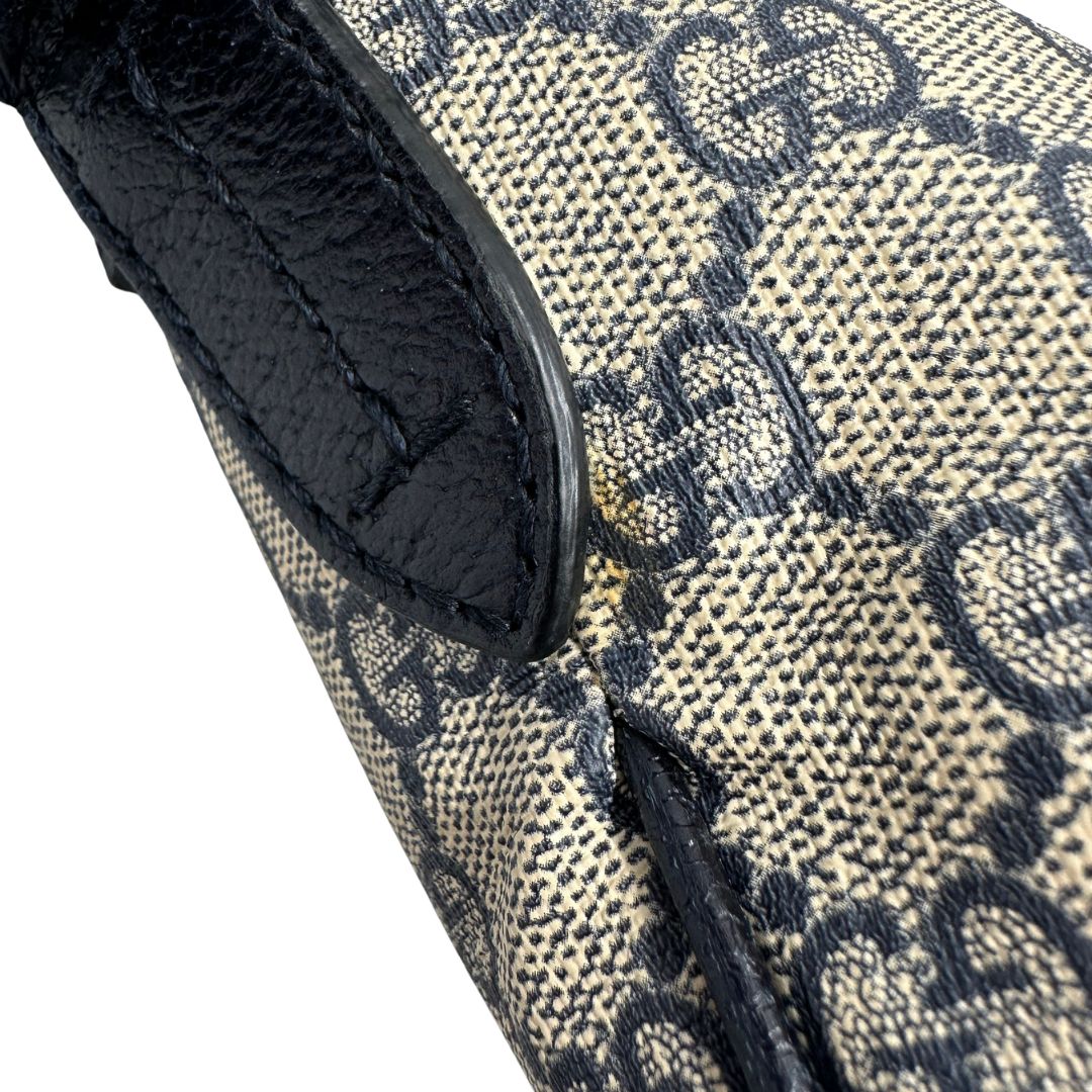 Borsa a tracolla Gucci Ophidia in canvas GG con iconica striscia Web blu e rossa, di lusso, originale, ottime condizioni, usata.