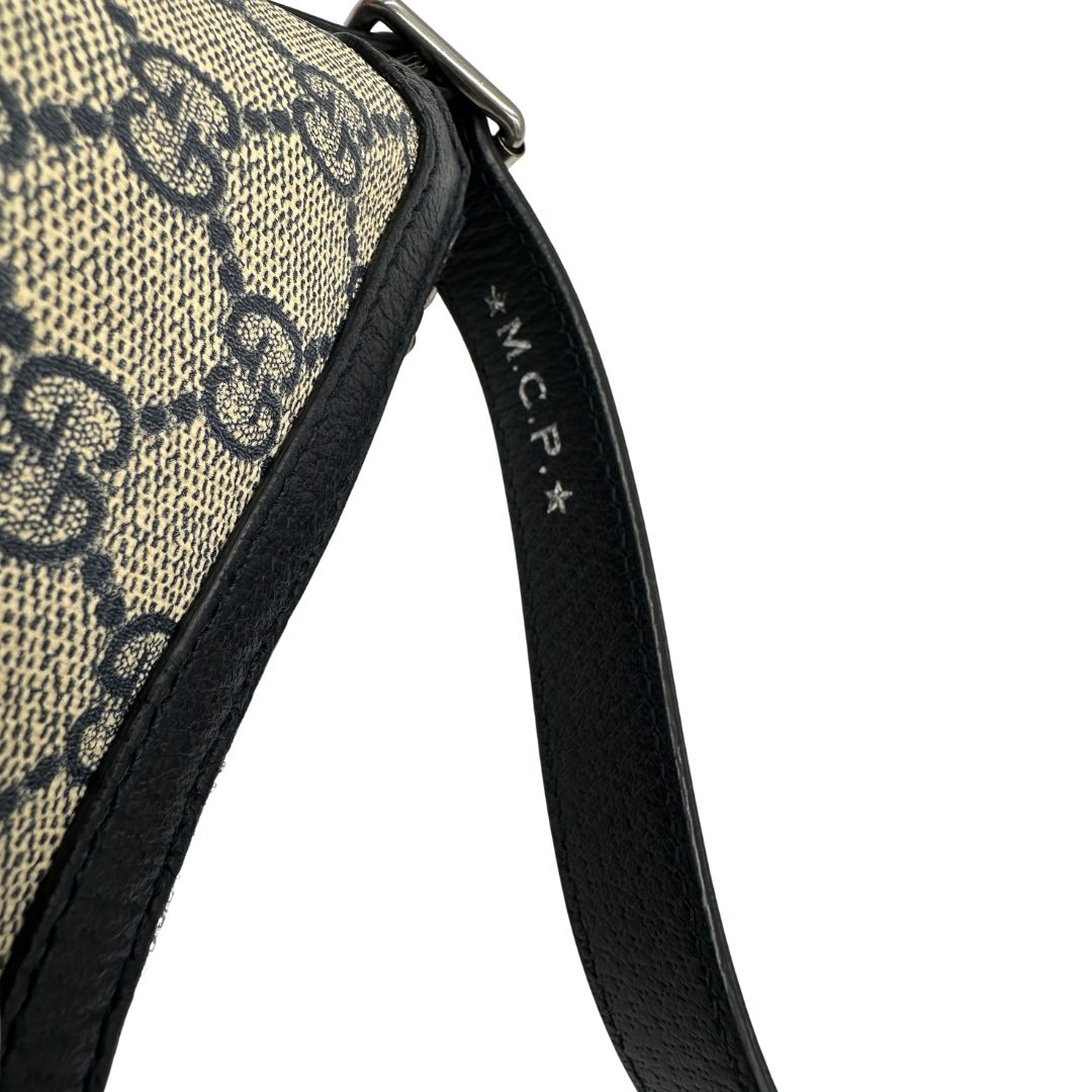 Borsa a tracolla Gucci Ophidia in canvas GG con iconica striscia Web blu e rossa, di lusso, originale, ottime condizioni, usata. 