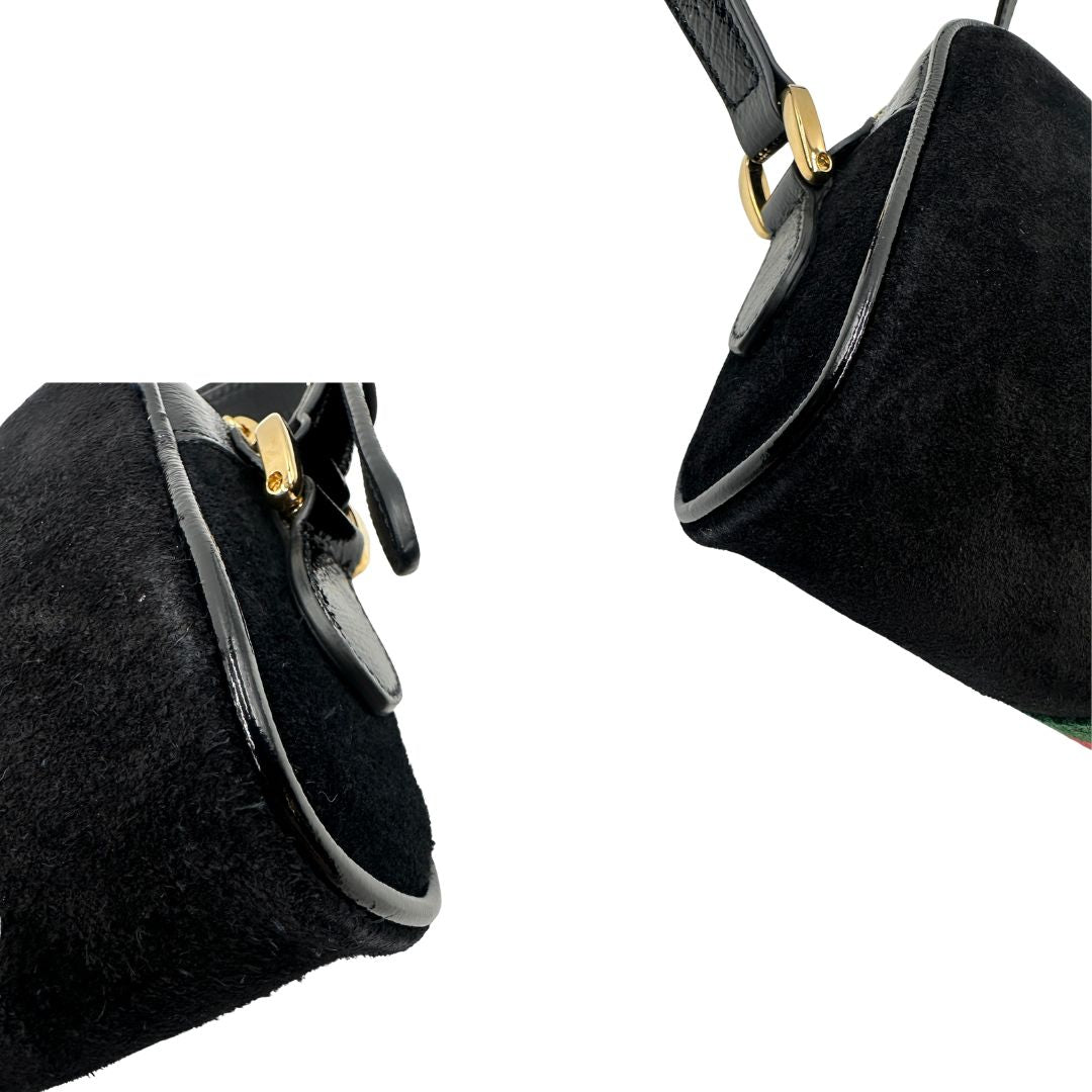 angoli  Borsa Gucci in pelle verniciata nera e pelle scamosciata tono su tono, impreziosita da striscia Web verde e rossa, di lusso, originale, ottime condizioni, usata. 