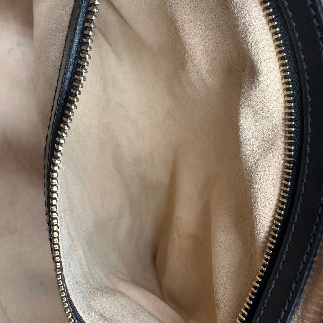 interno Bauletto rigido Gucci in pelle nera Guccissima, di lusso, originale, ottime condizioni, usata. 