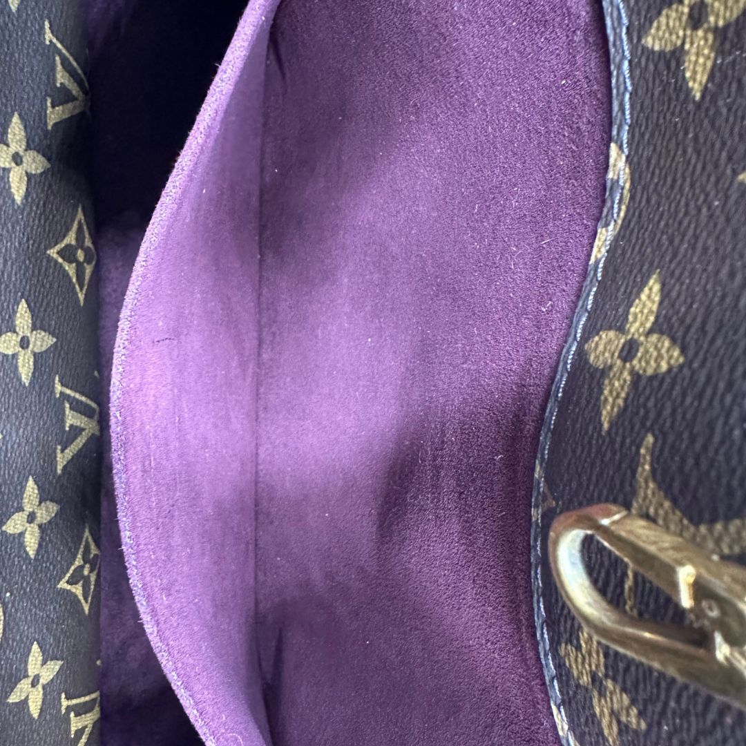 interno  Borsa LV Montaigne nella versione MM in canvas monogram, di lusso, originale, ottime condizioni, usata. 