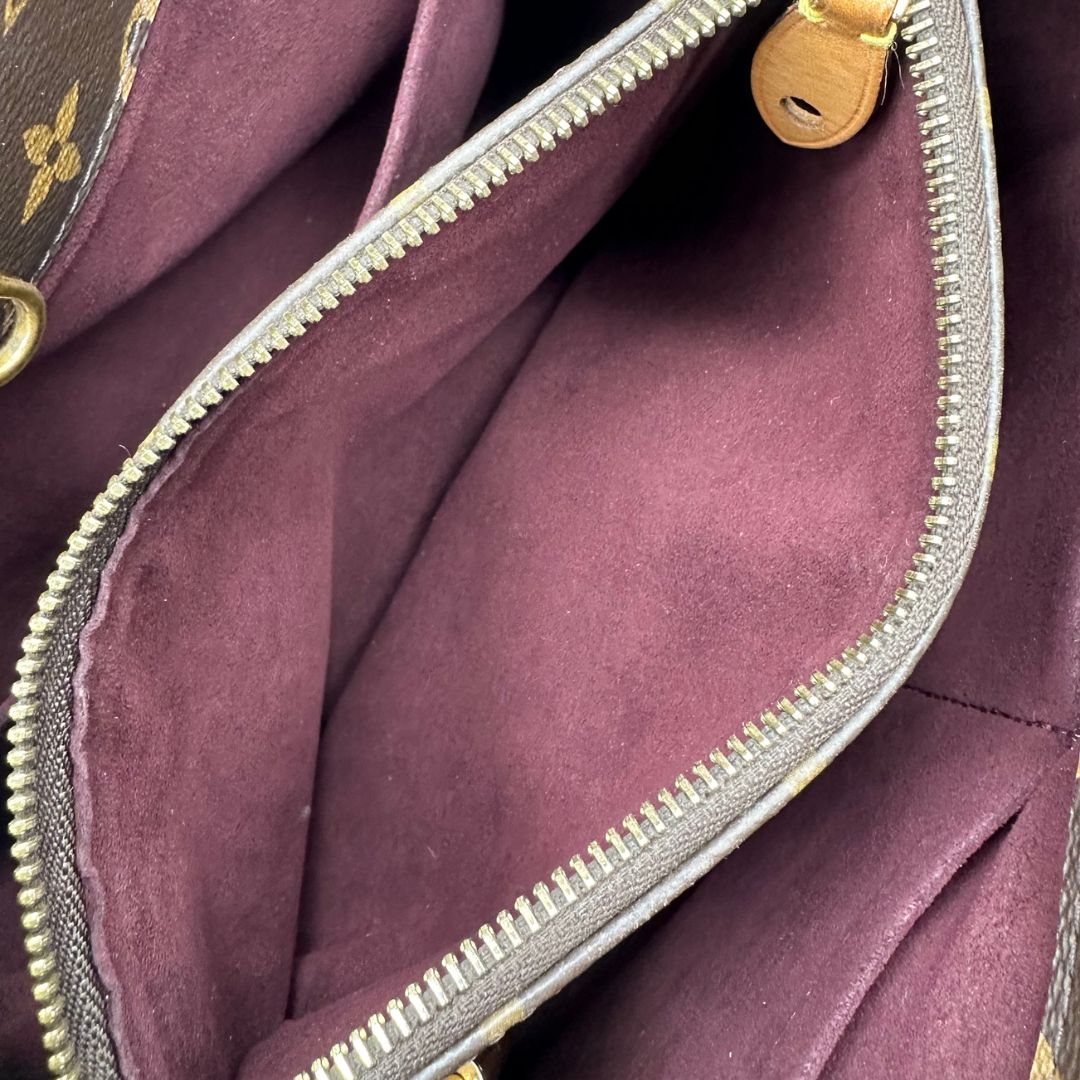 interno  Borsa LV Montaigne nella versione MM in canvas monogram, di lusso, originale, ottime condizioni, usata. 