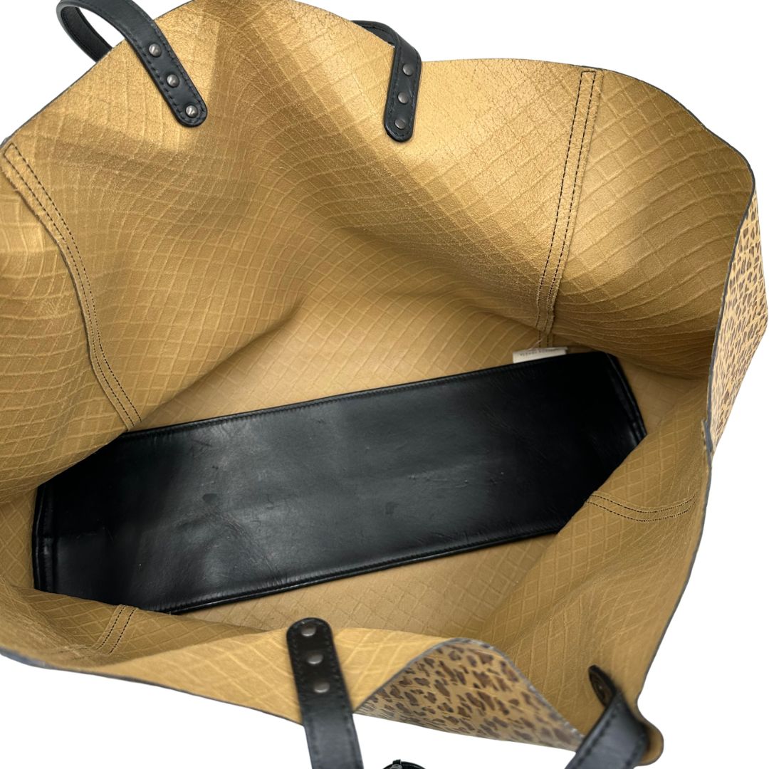 interno Borsa Bottega Veneta trama animalier, indossabile a spalla, di lusso, originale, ottime condizioni, usata. 