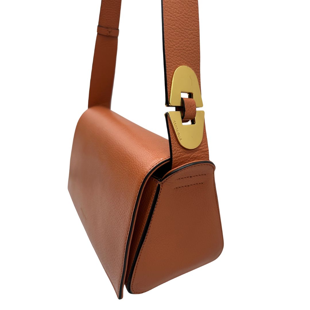 Borsa Coccinelle in pelle martellata color terracotta, di lusso, originale, ottime condizioni, usata.