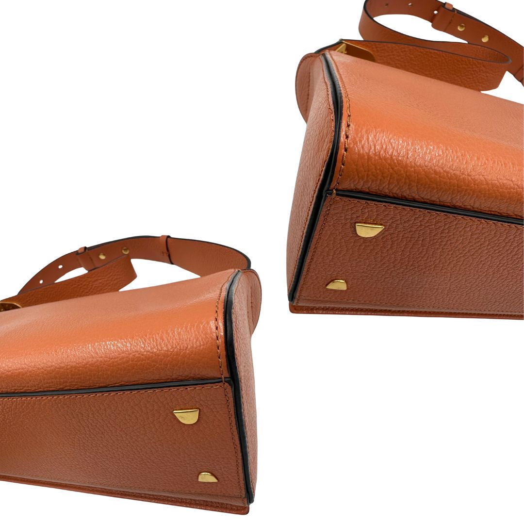vBorsa Coccinelle in pelle martellata color terracotta, di lusso, originale, ottime condizioni, usata.