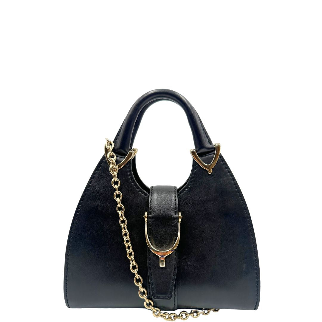 front  Borsa Stirrup Gucci in pelle nera, indossabile a mano o a tracolla, di lusso, originale, ottime condizioni, usata. 