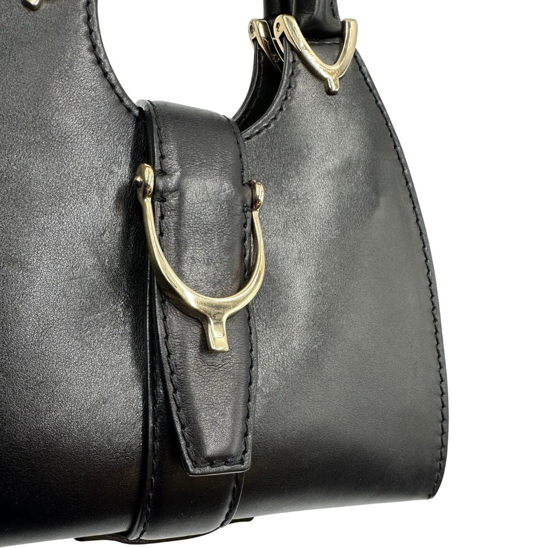  Borsa Stirrup Gucci in pelle nera, indossabile a mano o a tracolla, di lusso, originale, ottime condizioni, usata. 