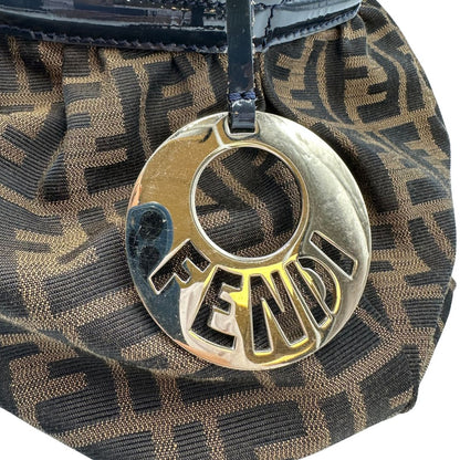 Borsa Fendi Chef trama Zucca e finiture in pelle verniciata blu, di lusso, originale, ottime condizioni. 