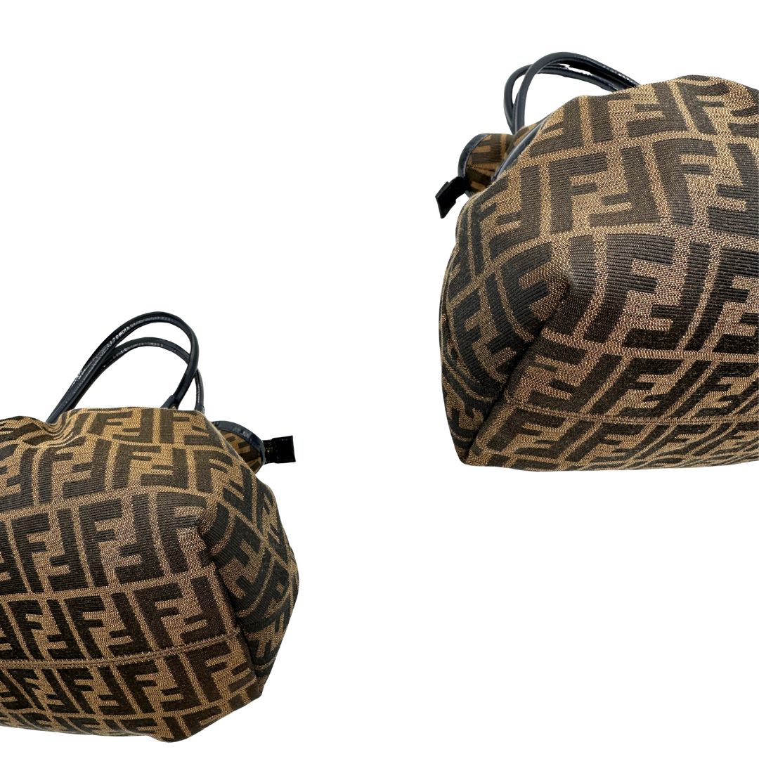 angoli Borsa Fendi Chef trama Zucca e finiture in pelle verniciata blu, di lusso, originale, ottime condizioni. 