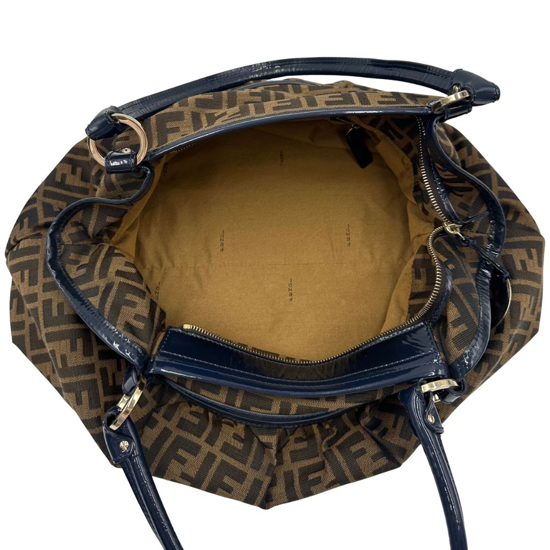 interno Borsa Fendi Chef trama Zucca e finiture in pelle verniciata blu, di lusso, originale, ottime condizioni. 